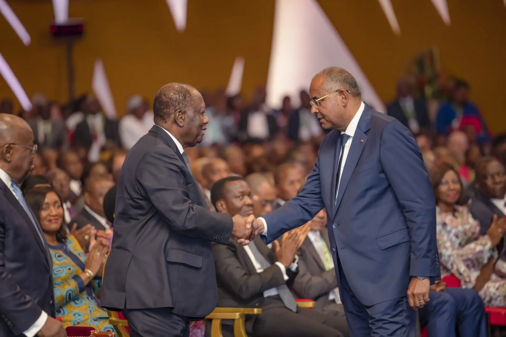 C Te D Ivoire Ouattara Dissout Le Gouvernement Et D Met Son Premier